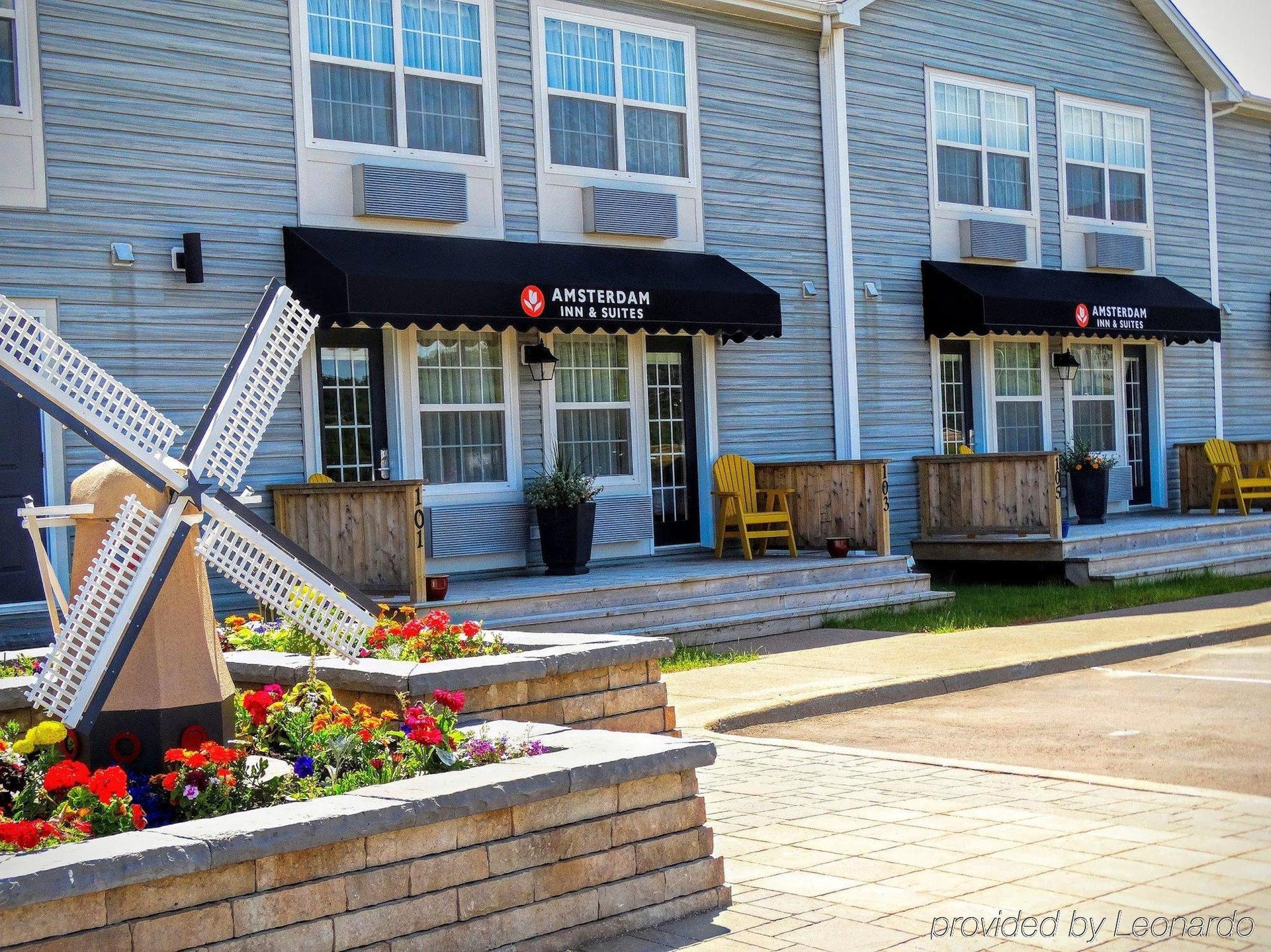 Amsterdam & 3* Moncton